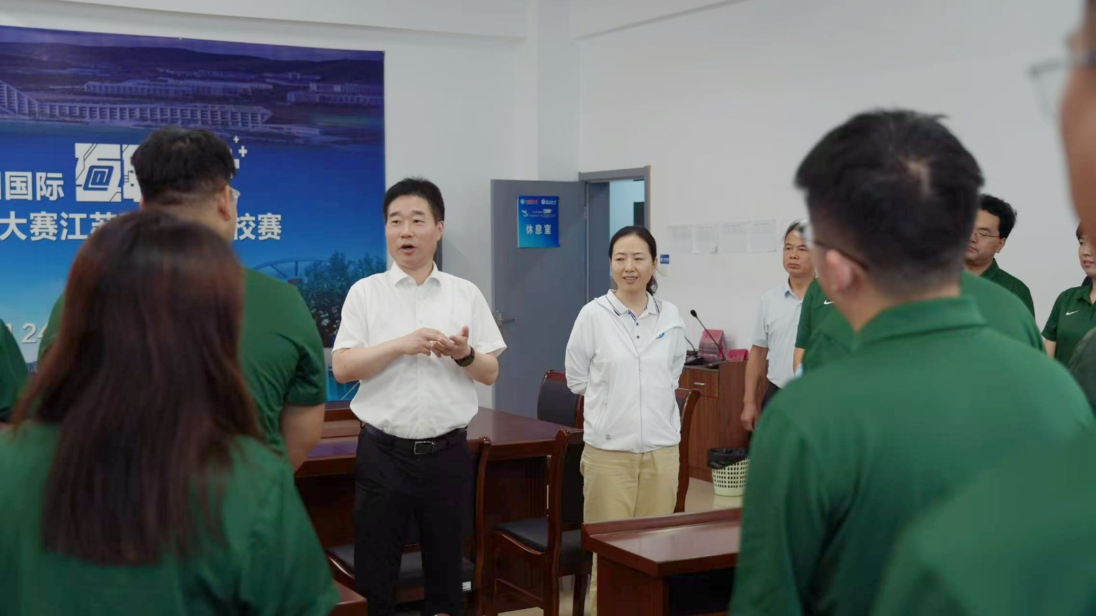 1752144205655835.jpg 書記校長.jpg